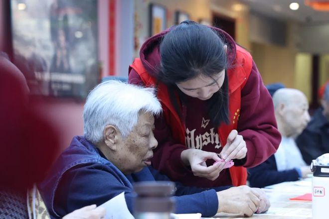 青年志愿服务团走进西安附医养老中心开元棋